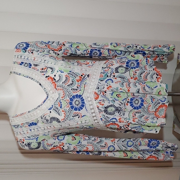 Red Camel Tops - RED CAMEL Women's White Lacey Floral Long-Sleeve Flowy Boho Crop Top. EUC-Sz M